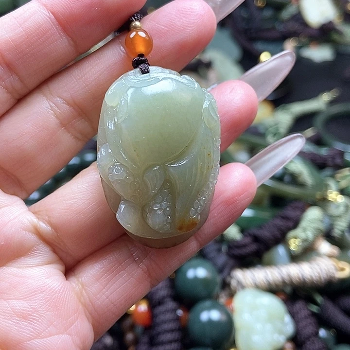 和田玉颈饰足铂镶嵌