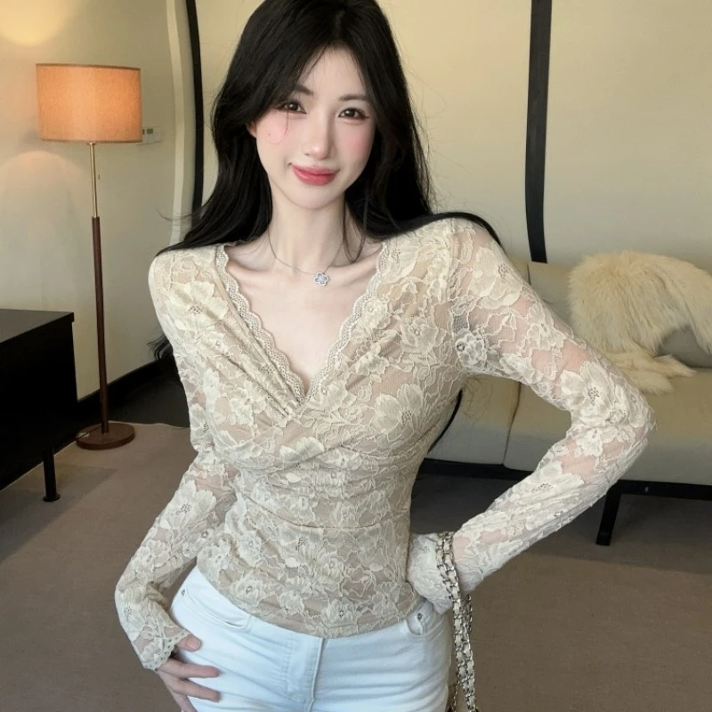 黛莹岚女装纯欲气质V领长袖镂空蕾丝打底衫女小众设计感修身上衣