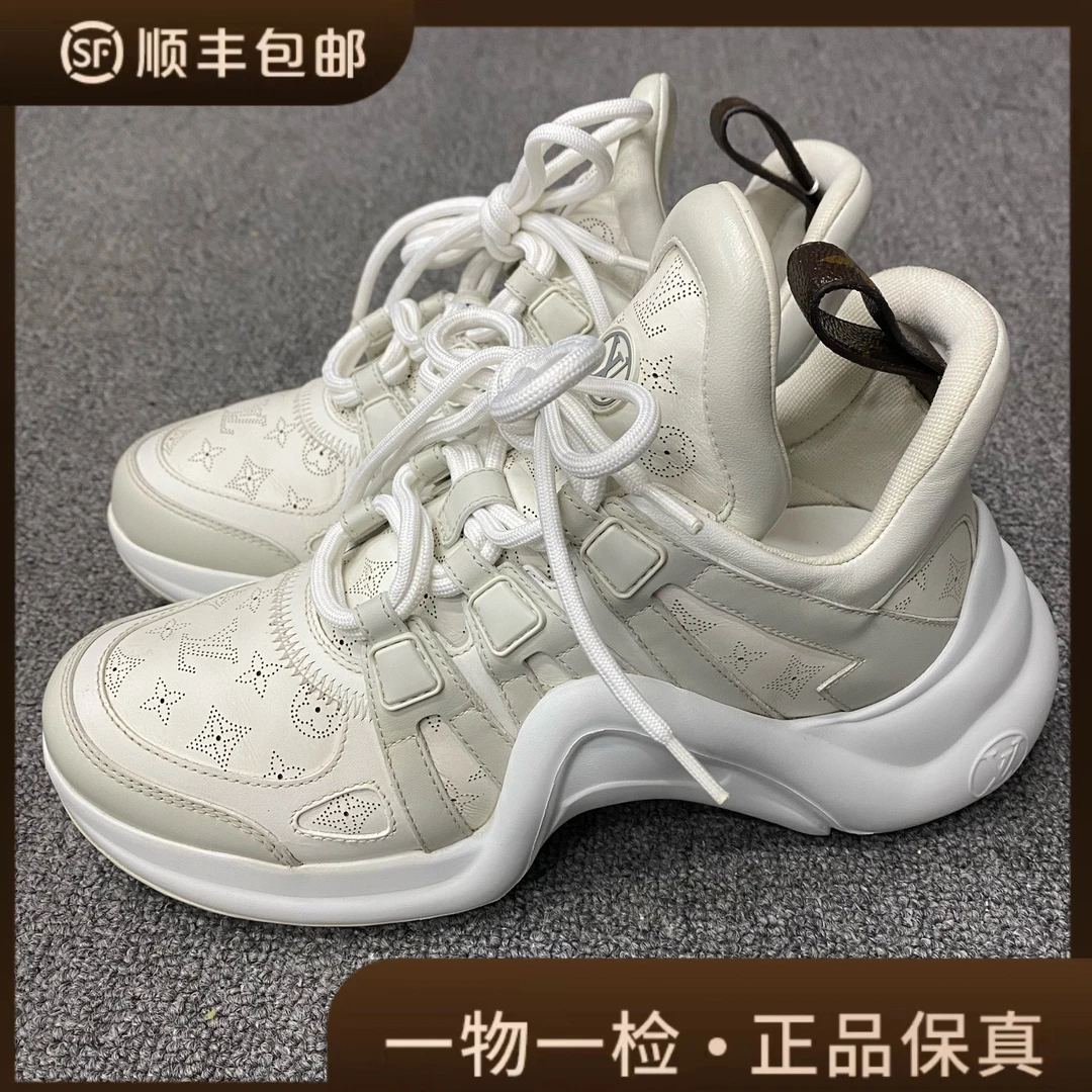 95新 LouisVuitton/路易威登 98新/37码/白色打孔拱桥鞋/BF01946