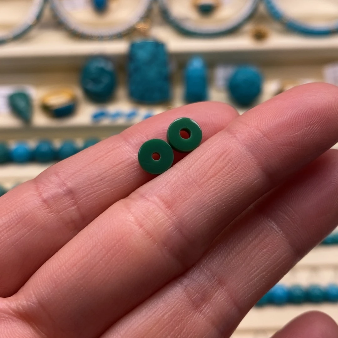 绿松石未镶嵌珠宝奇石直径6.3×2直切对片