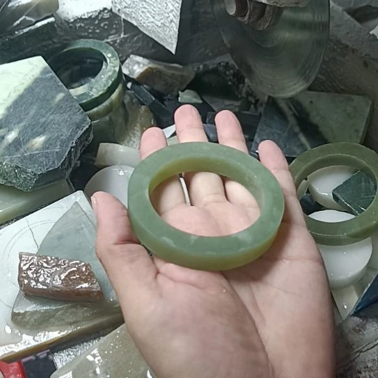 苏***幽和田玉未镶嵌珠宝半成品