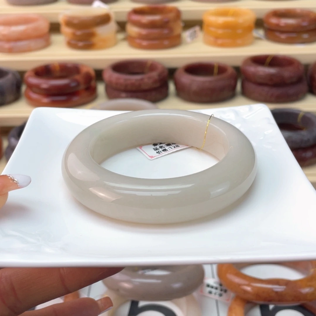 【闪购商品】石英岩玉手镯未镶嵌初*