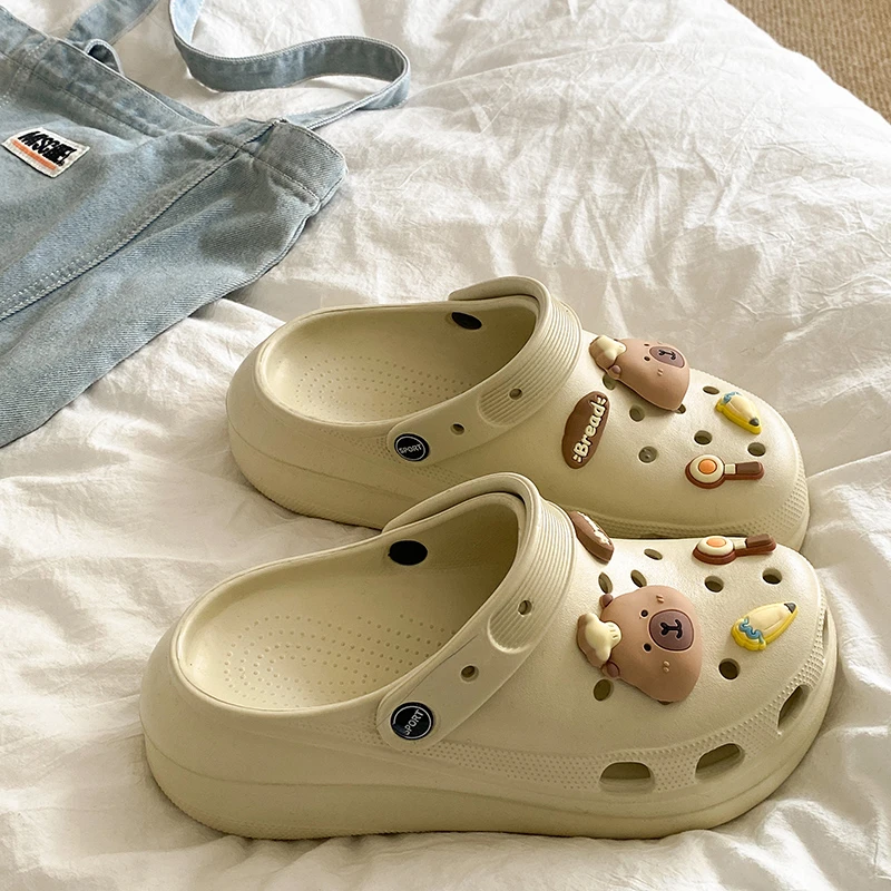 夏季新款泡芙洞洞鞋女外穿网红平跟防滑沙滩凉鞋学生学院风包头拖