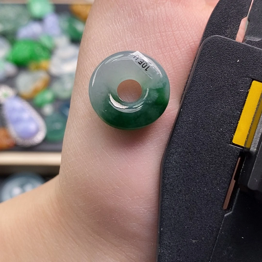 翡翠未镶嵌颈饰甜甜圈