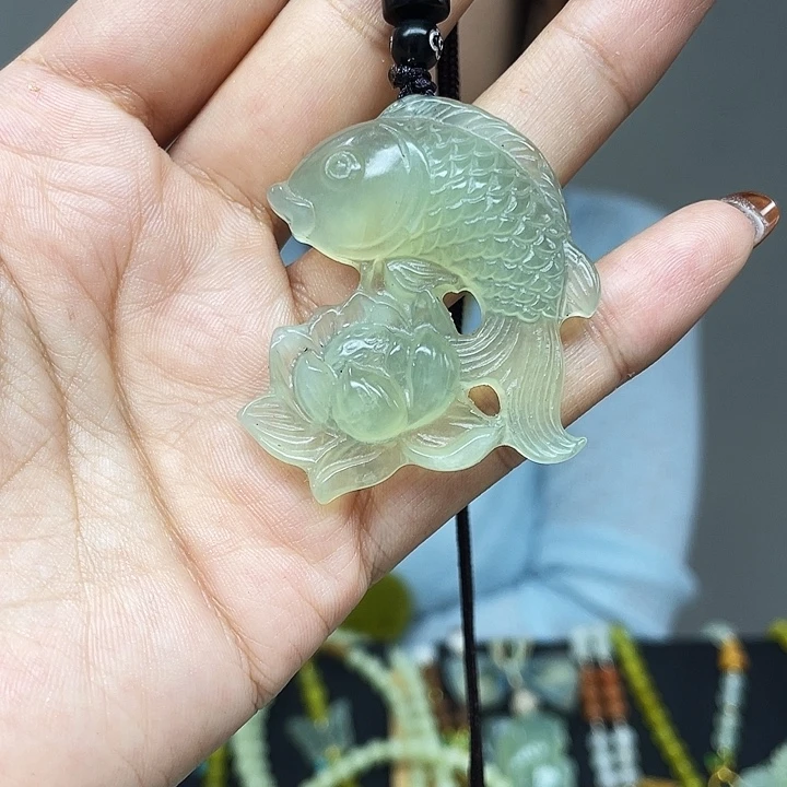 未镶嵌蛇纹石玉颈饰