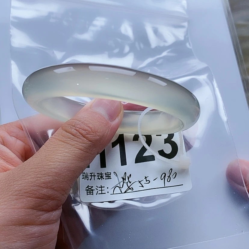 【闪购商品】玛瑙/玉髓手镯未镶嵌樱*