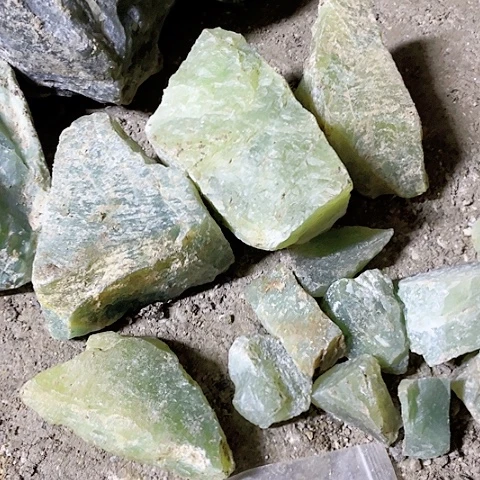 蛇纹石玉未镶嵌珠宝奇石