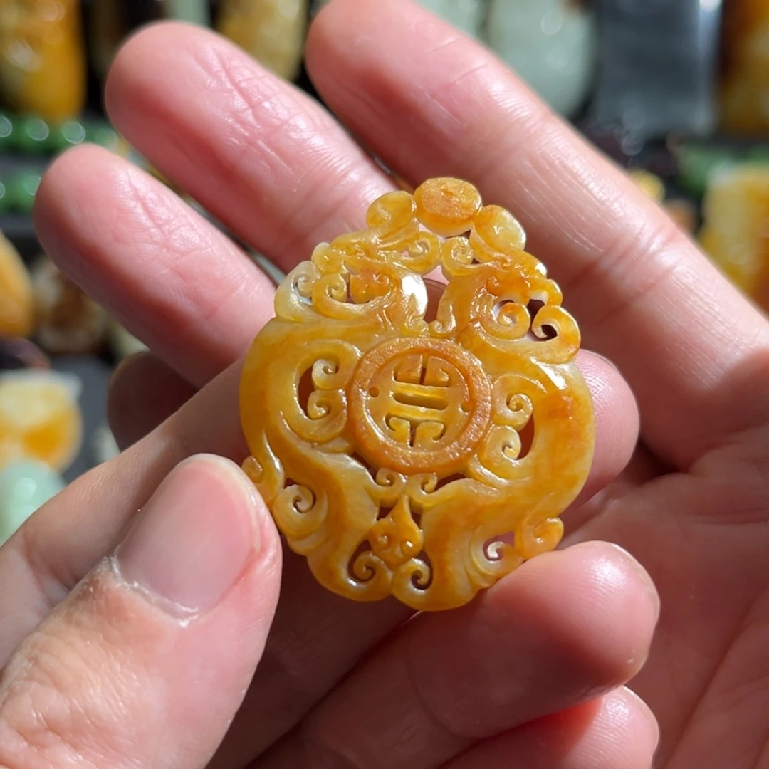 和田玉颈饰未镶嵌龙凤牌