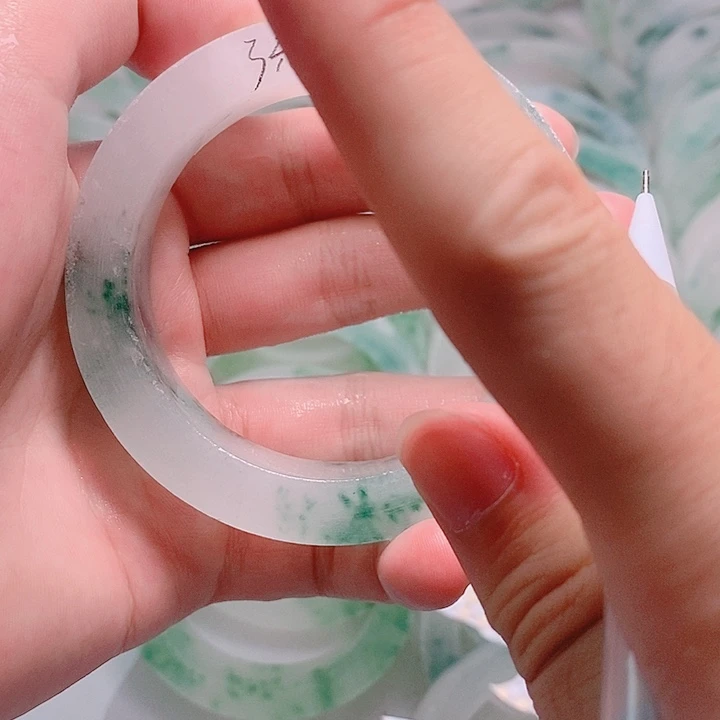 翡翠手镯未镶嵌111111111111！1！我