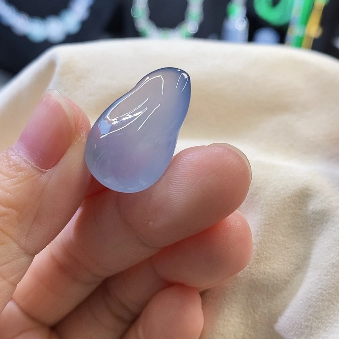 翡翠挂件未镶嵌随行