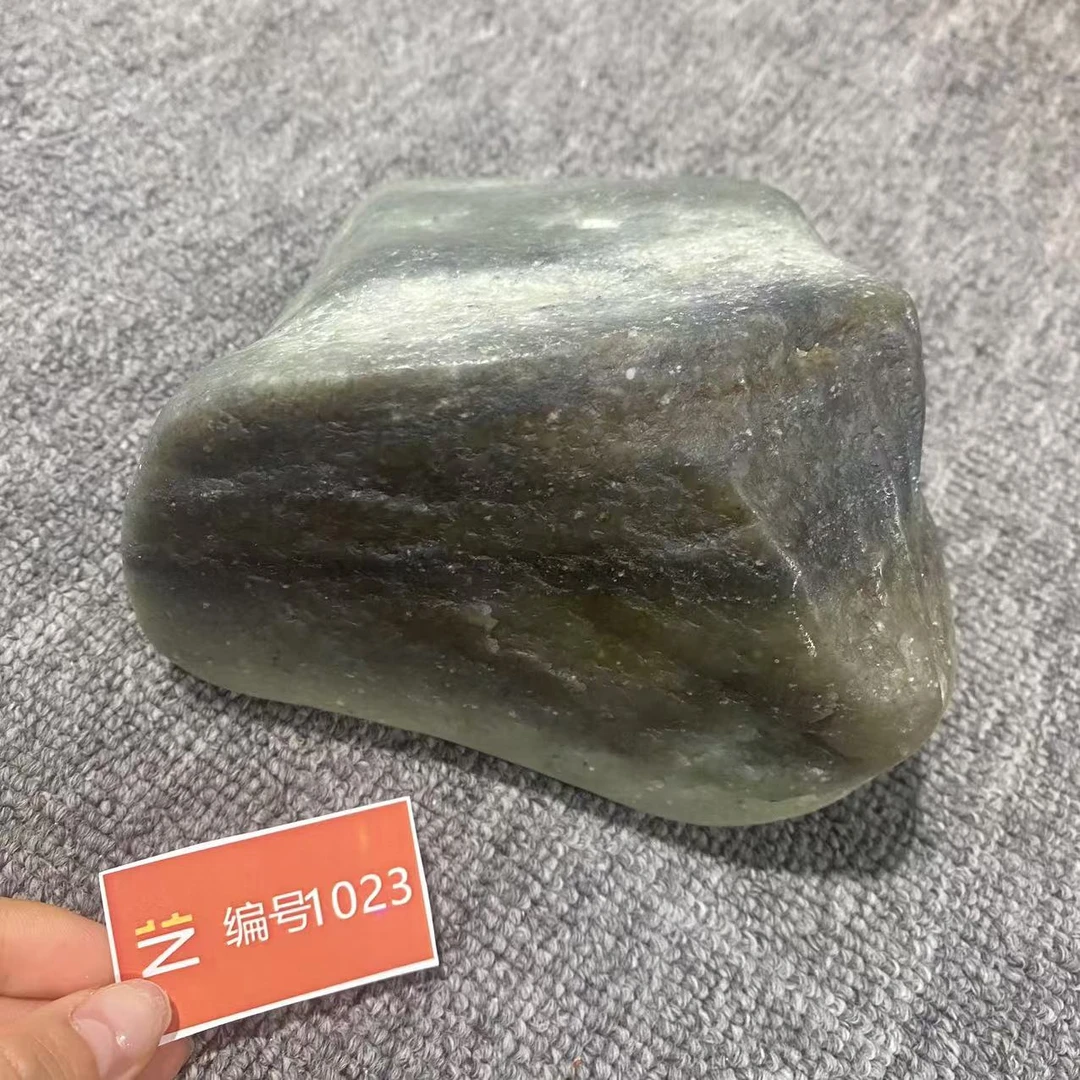 新疆玉料原石发一件编号1023