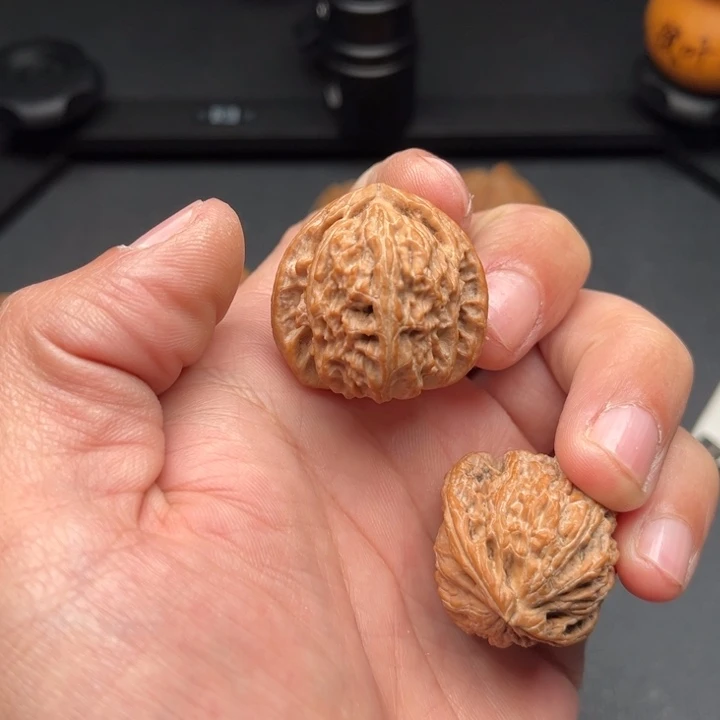 咖***子文玩核桃把件三角白32