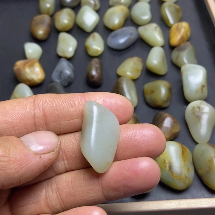 新***苑和田玉（糖玉）未镶嵌珠宝奇石