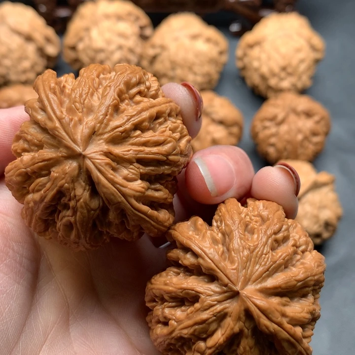 文玩核桃吊坠粗筋