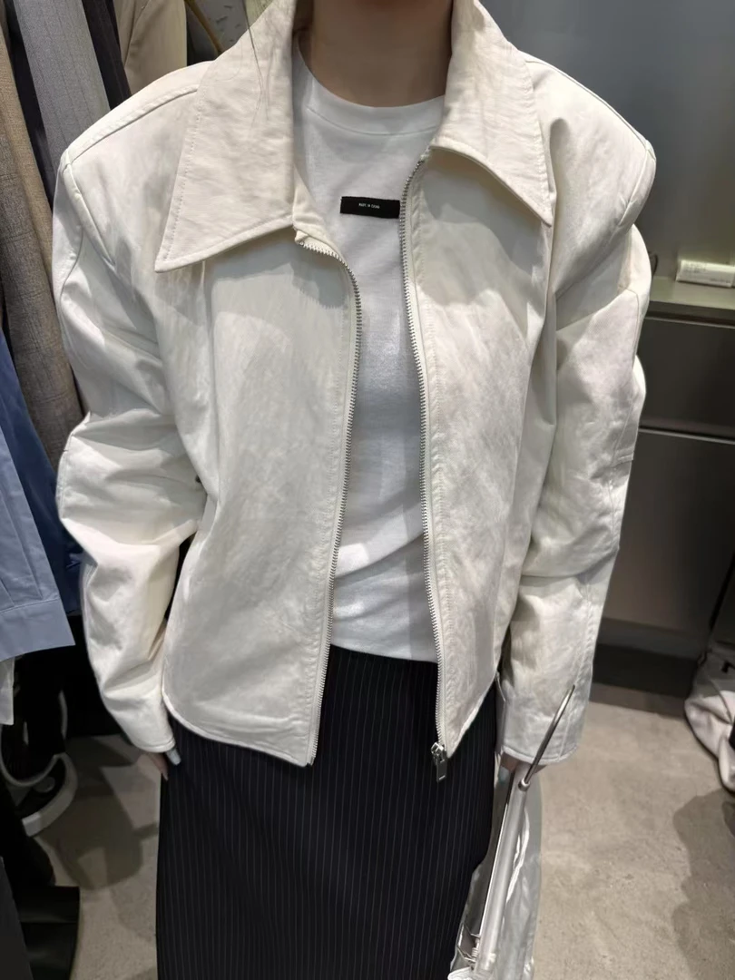 白色小外套 实物很好看 超爱这个