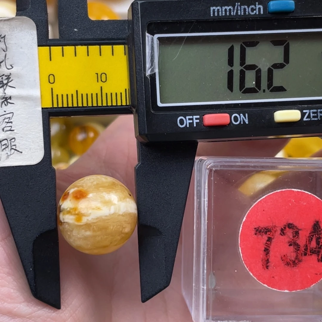 蜜蜡未镶嵌珠宝奇石