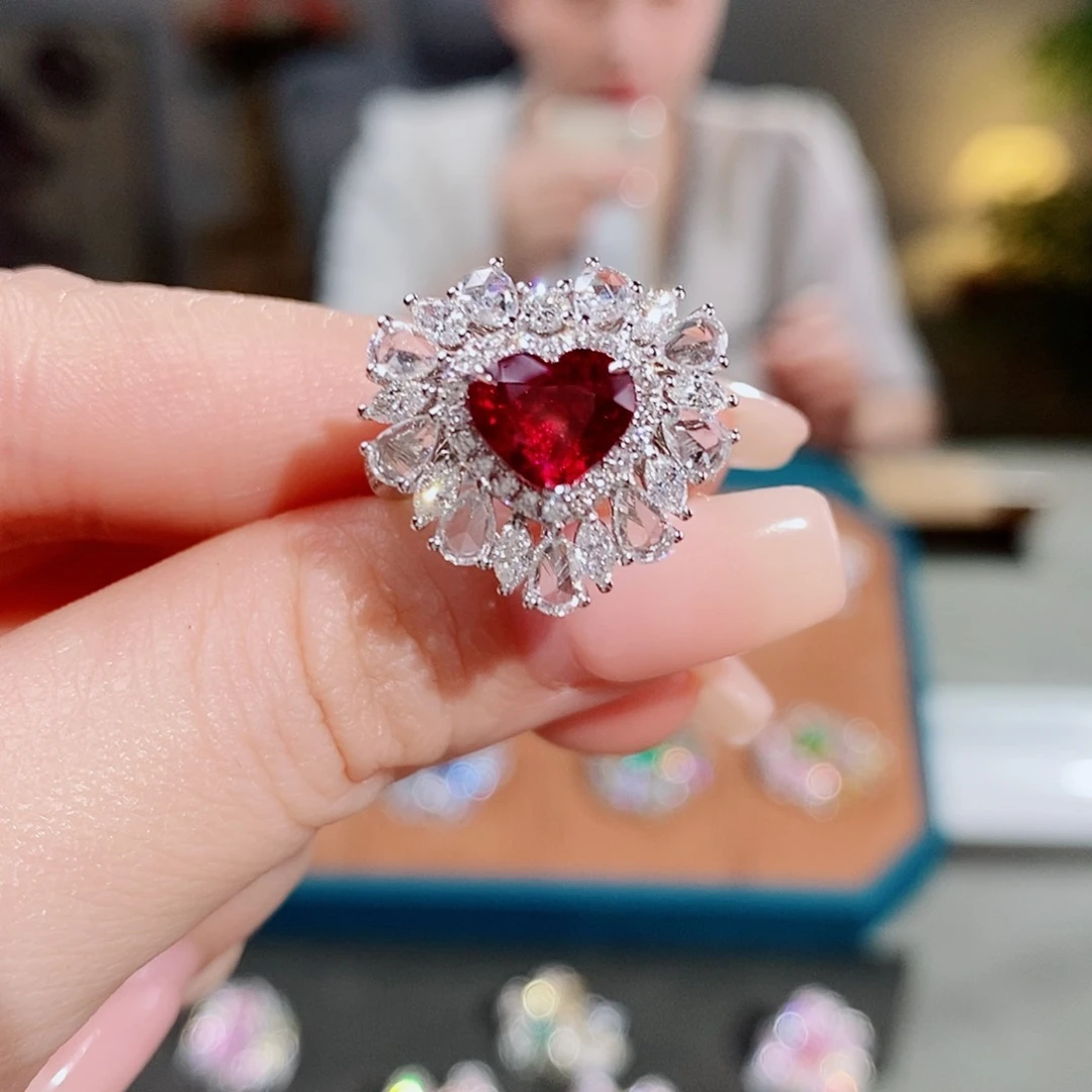 红宝石戒指18K金镶嵌2.01ct无烧鸽血红吉尔德