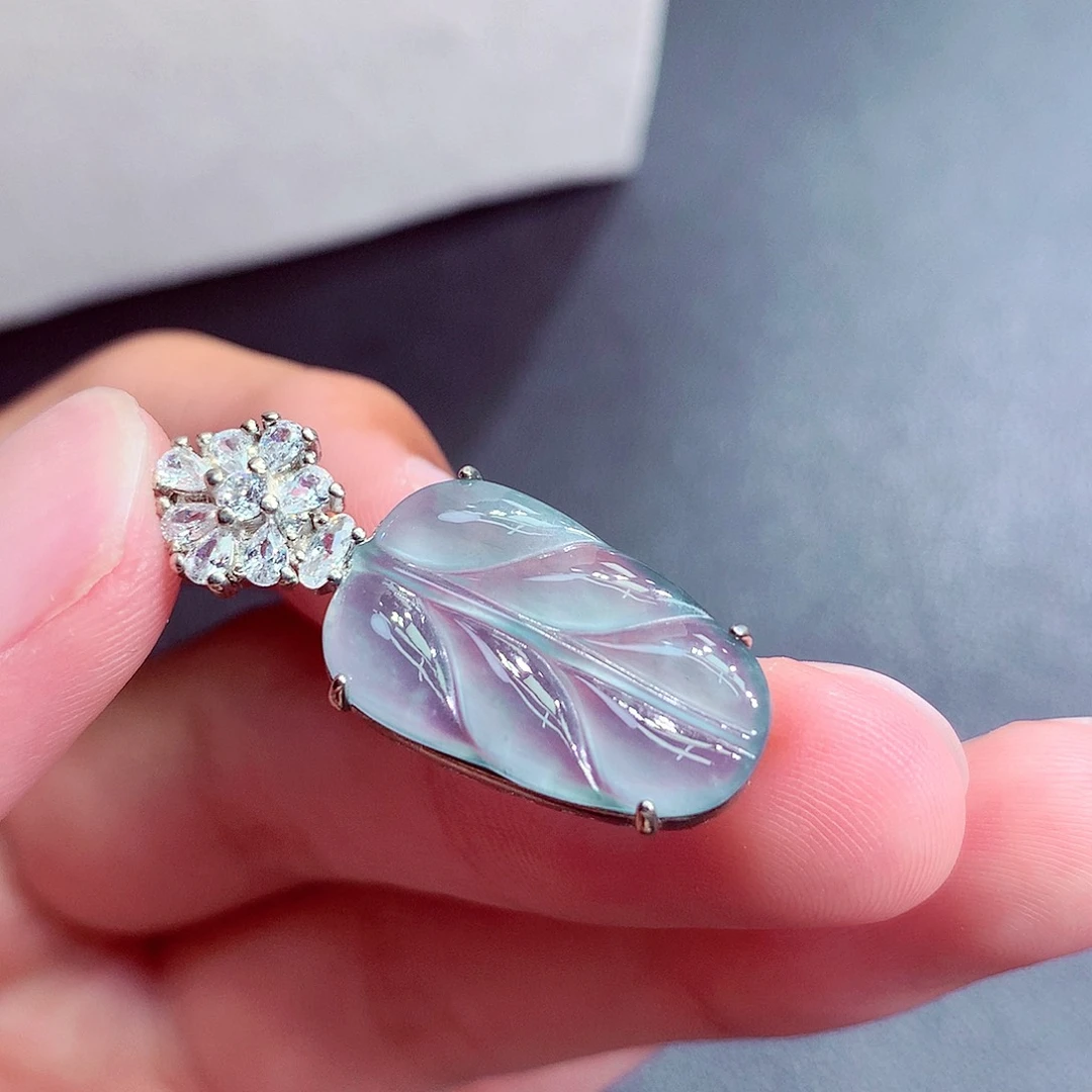 翡翠未镶嵌颈饰挂件