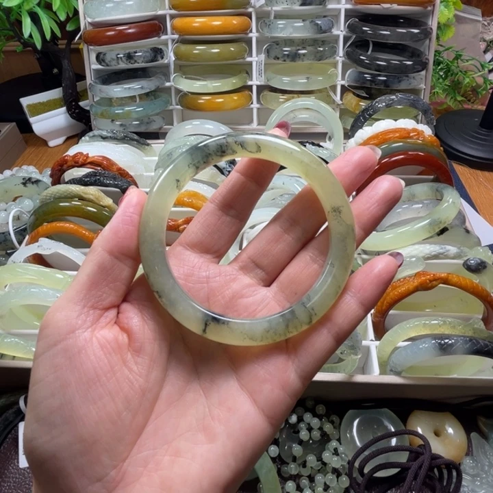 蛇纹石玉未镶嵌手镯
