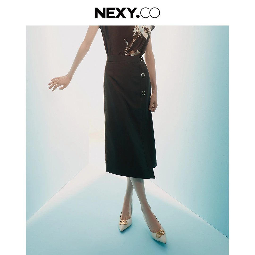 【晨粉专享价】NEXY.CO/奈蔻通勤设计感气质不规则开叉冰丝半身裙女