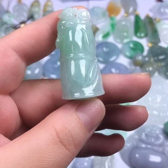 熊***墨翡翠未镶嵌颈饰竹节