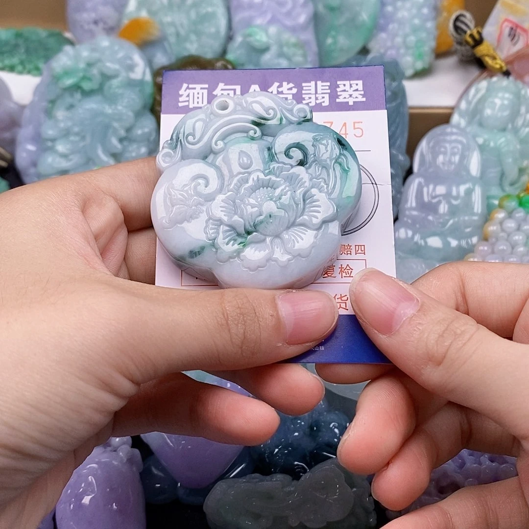 吊坠(不含链)未镶嵌翡翠