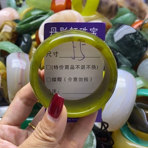 蛇纹石玉手镯未镶嵌