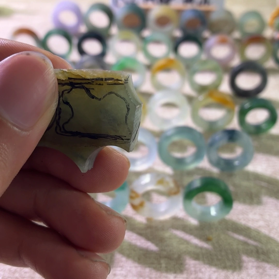 L***k定制翡翠未镶嵌边角