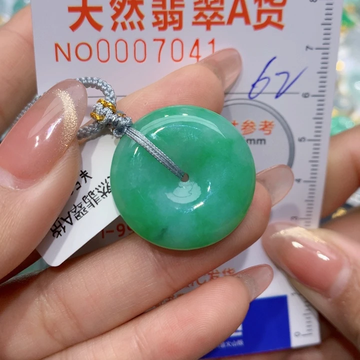 翡翠颈饰18K金镶嵌平安扣