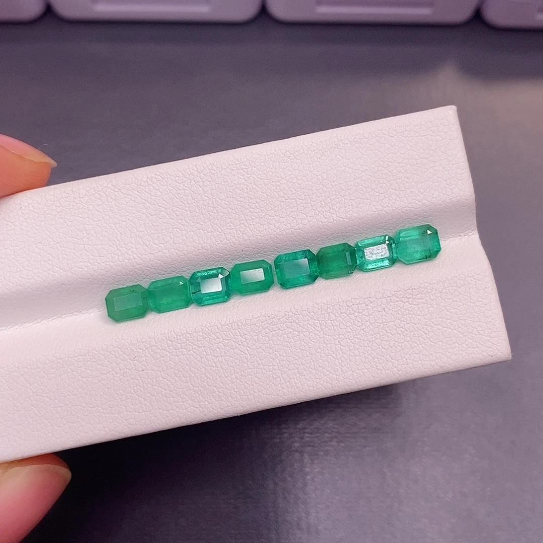 裸石祖母绿280一粒，仅供展示，挑好上定向