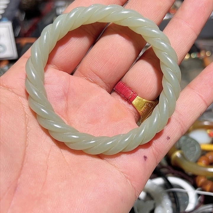 和田玉颈饰未镶嵌无****苗