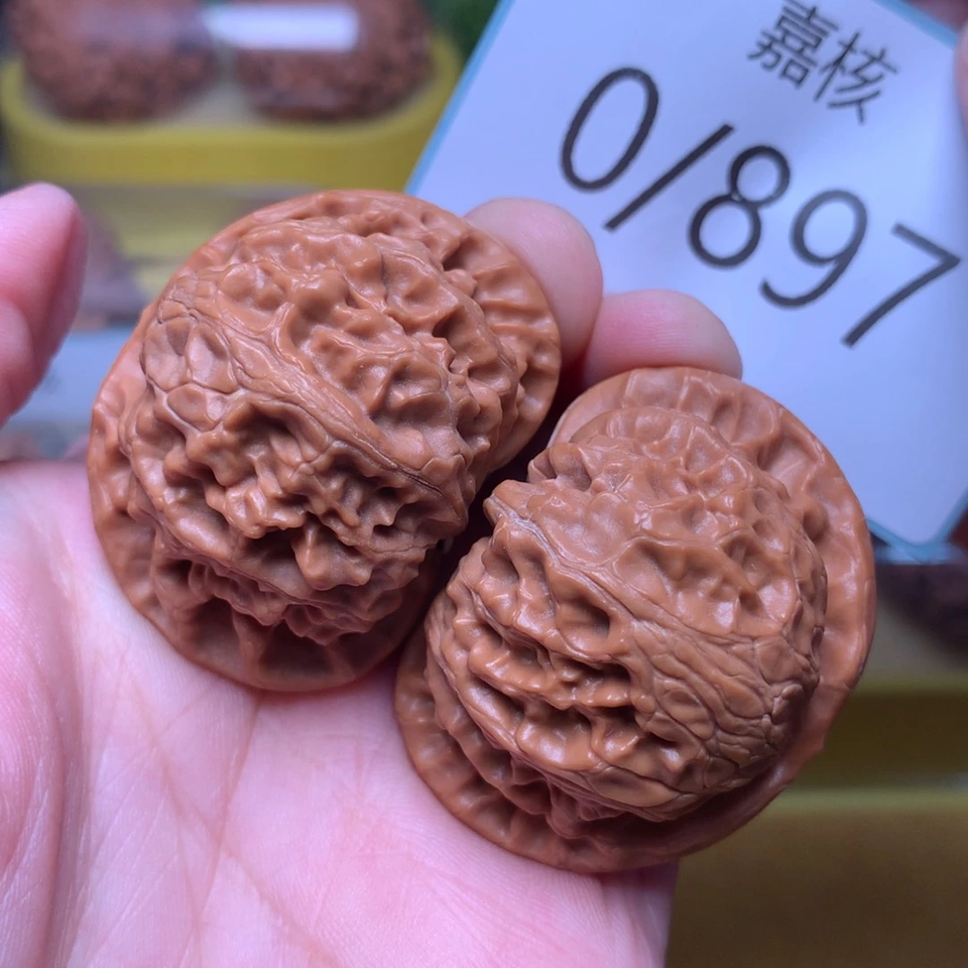文玩核桃把件红皮肉球宫灯41
