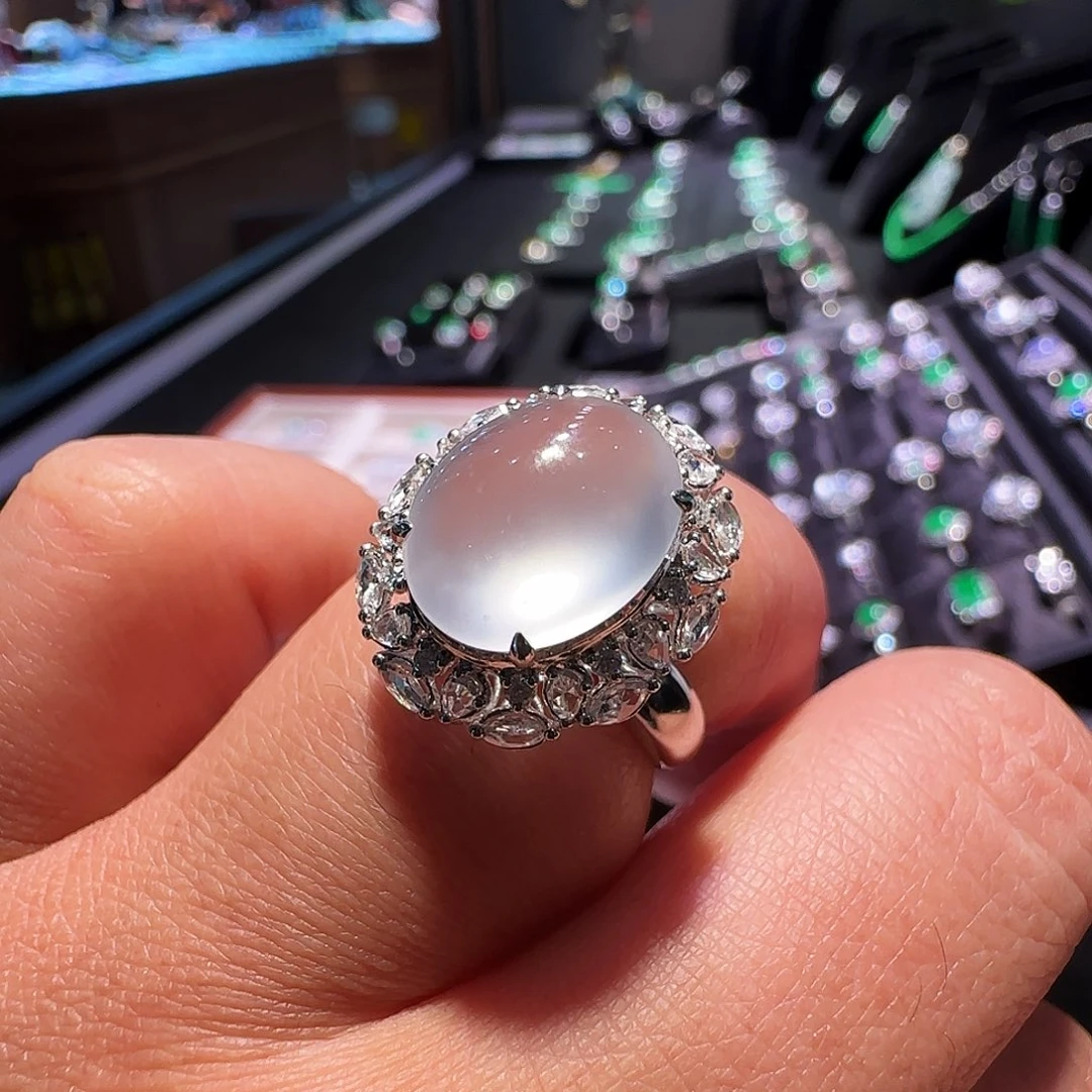 翡翠18K金镶嵌戒指