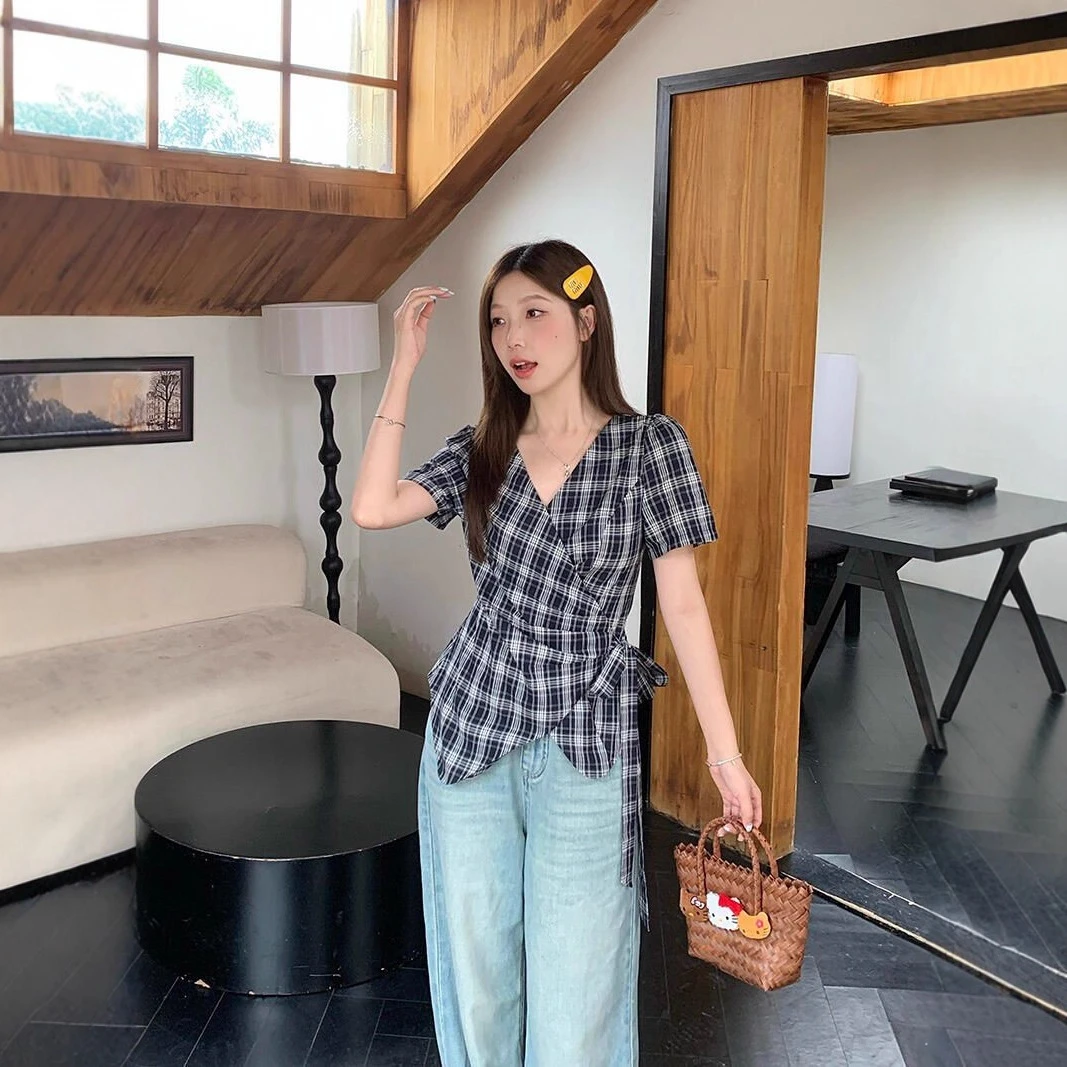 不规则V领格子短袖衬衫夏季女夏2025短款设计感收腰系带衬衣上衣