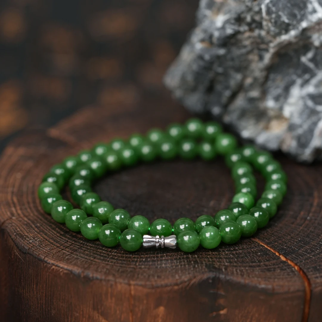 精品俄料和田玉碧玉菠菜绿卡8碧玉项链（有黑点) 多样性发一件