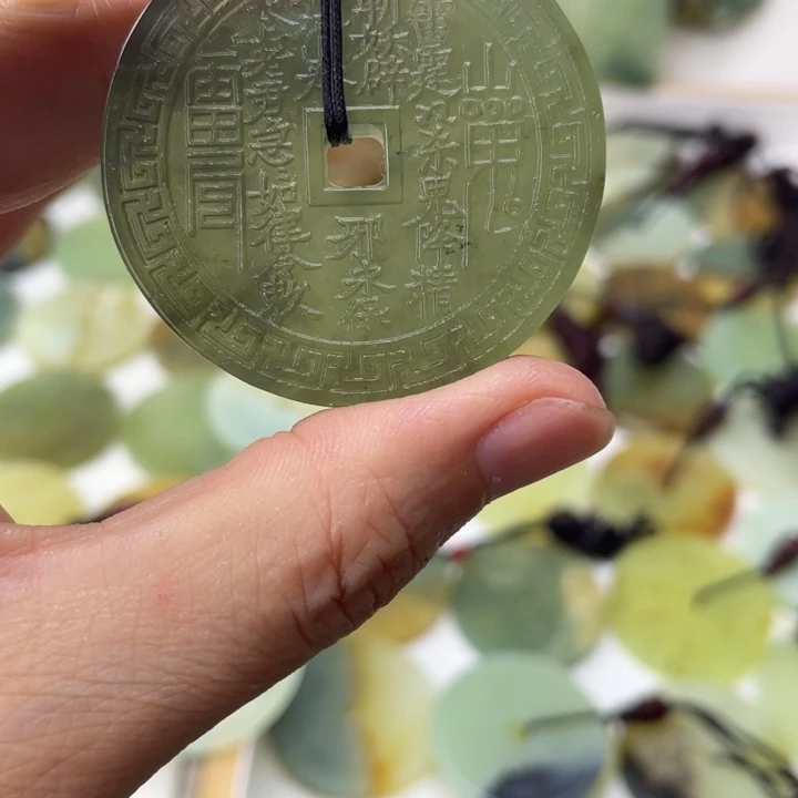 水***家蛇纹石玉合金颈饰