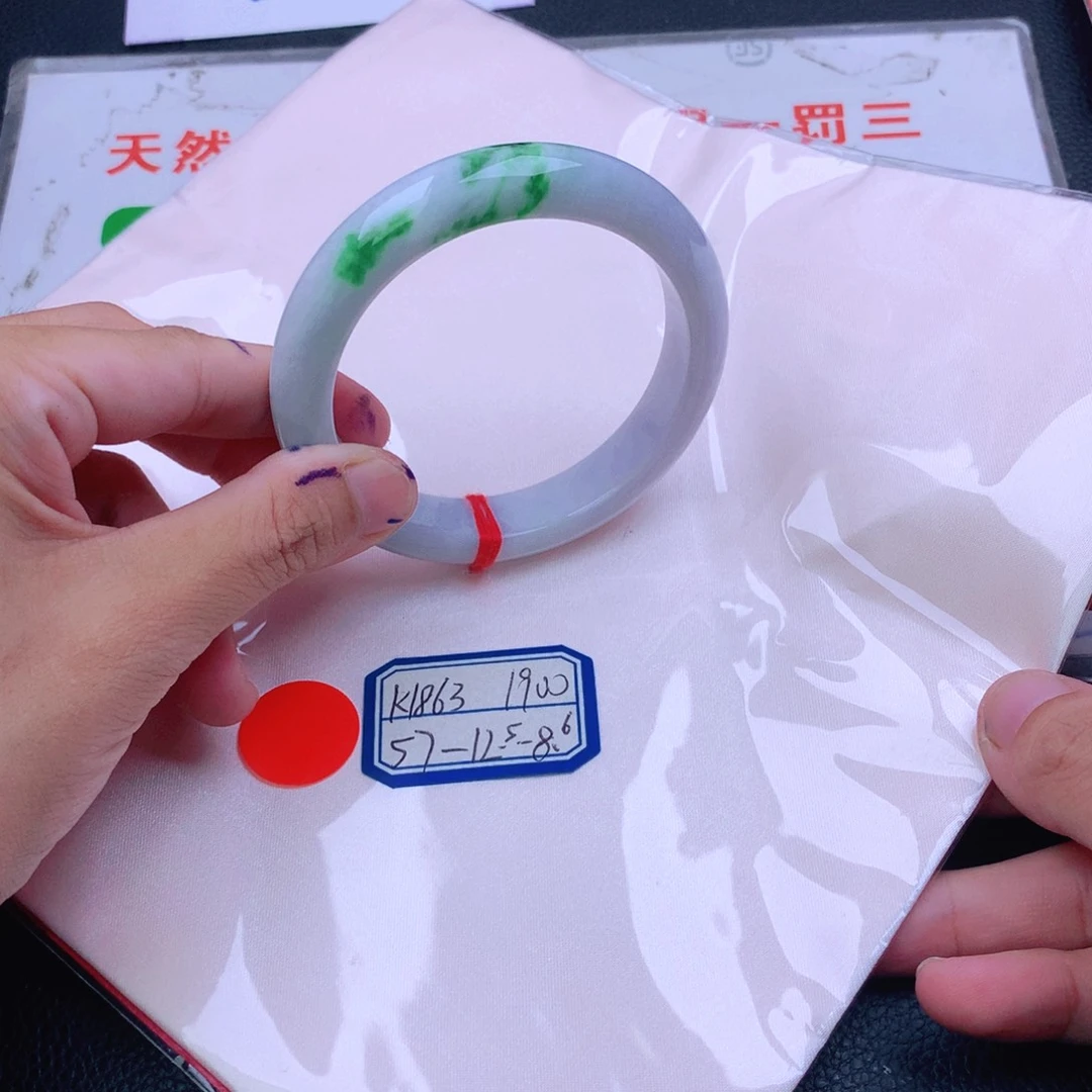 翡翠手镯未镶嵌翡翠