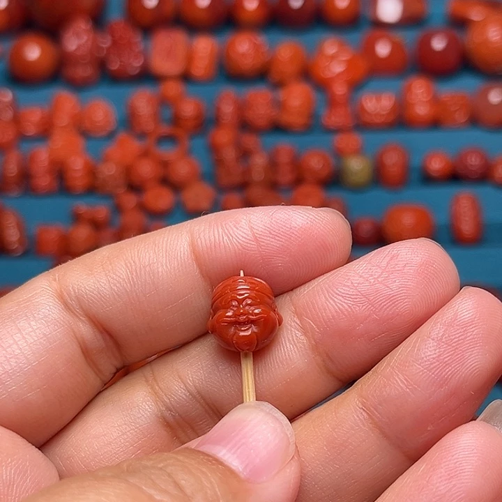 陈***忙未镶嵌配饰南红玛瑙财神