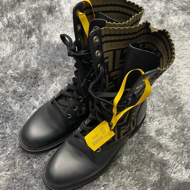 95新 FENDI/芬迪 FENDI/芬迪 ff主题图案休闲机车靴36/4025