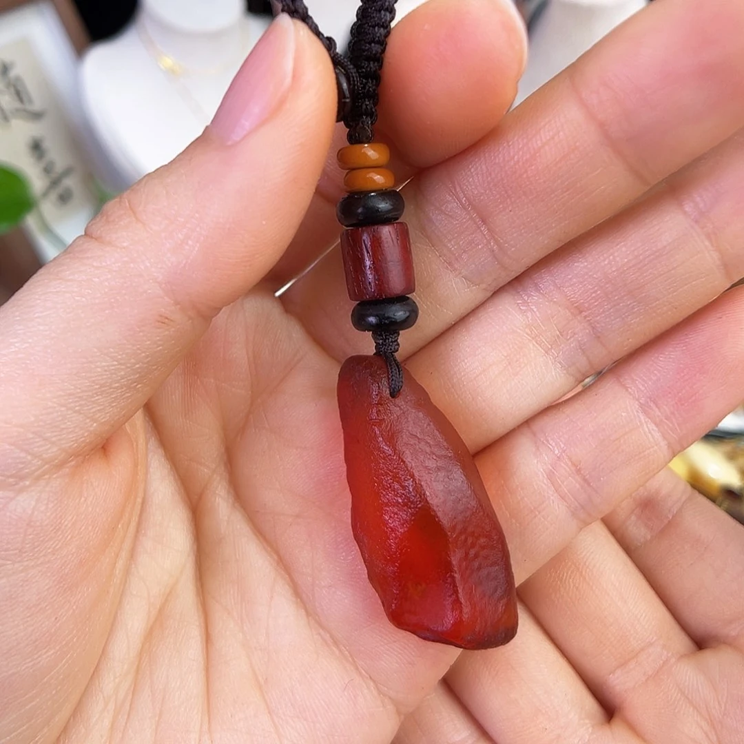 琥珀珠宝奇石未镶嵌。