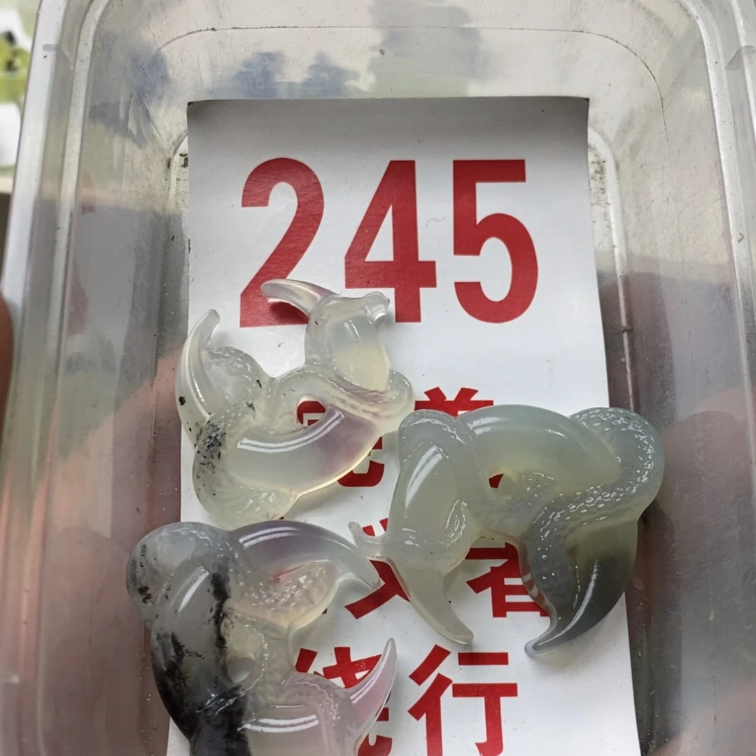 蛇纹石玉挂坠未镶嵌