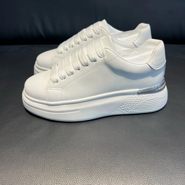 男士时尚潮流纯色春秋百搭休闲板鞋板鞋圆头低帮小白鞋真皮厚底