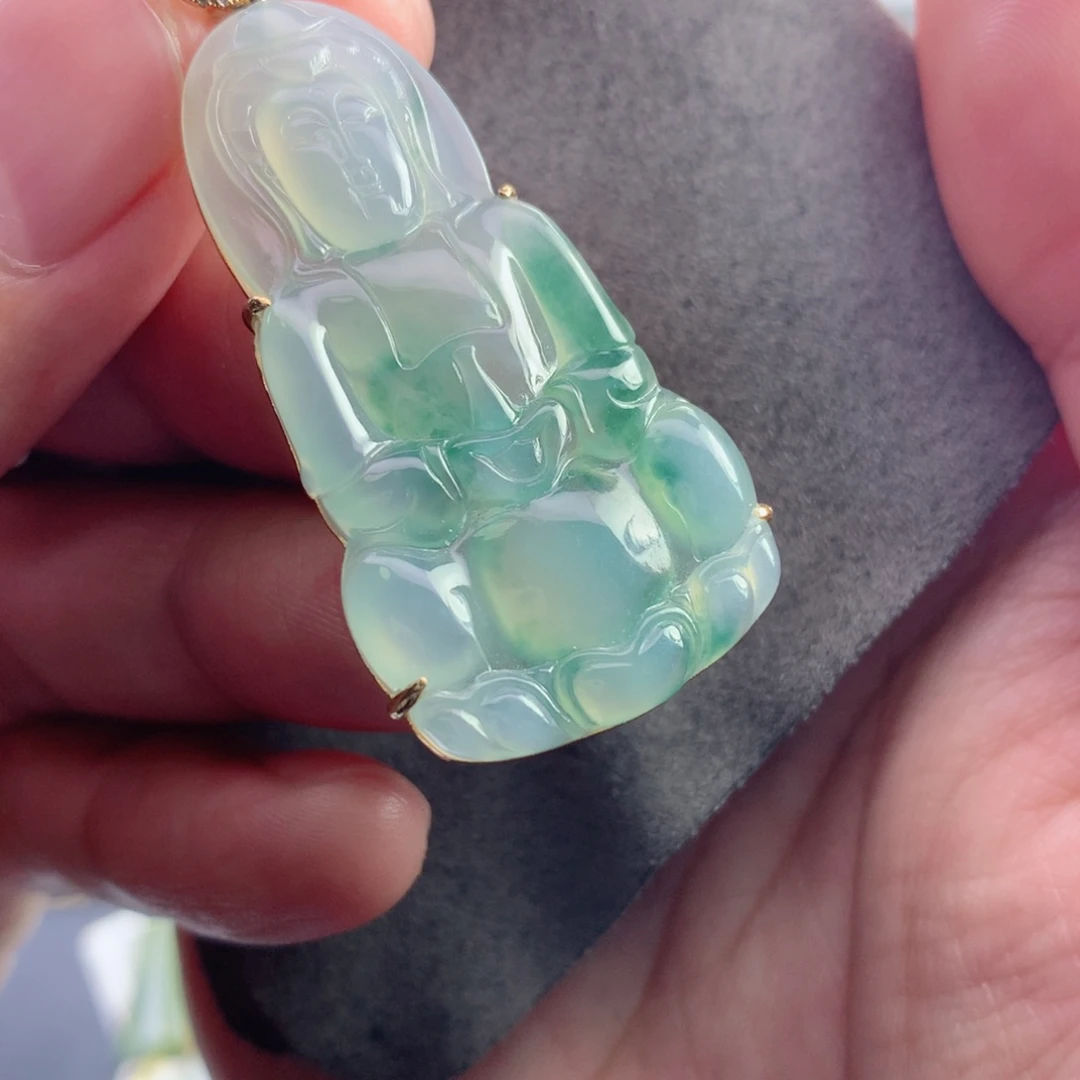 翡翠未镶嵌颈饰观音