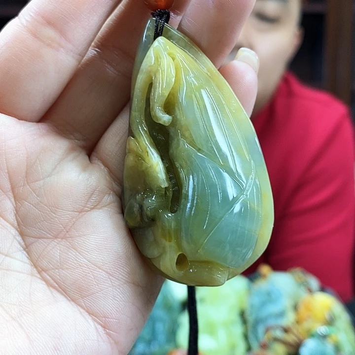 蛇纹石玉吊坠未镶嵌