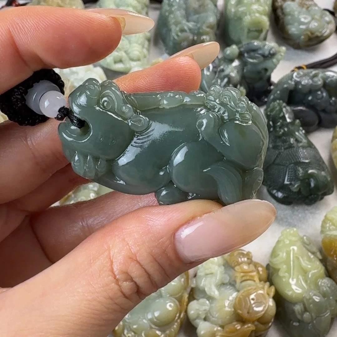 和田玉未镶嵌把件