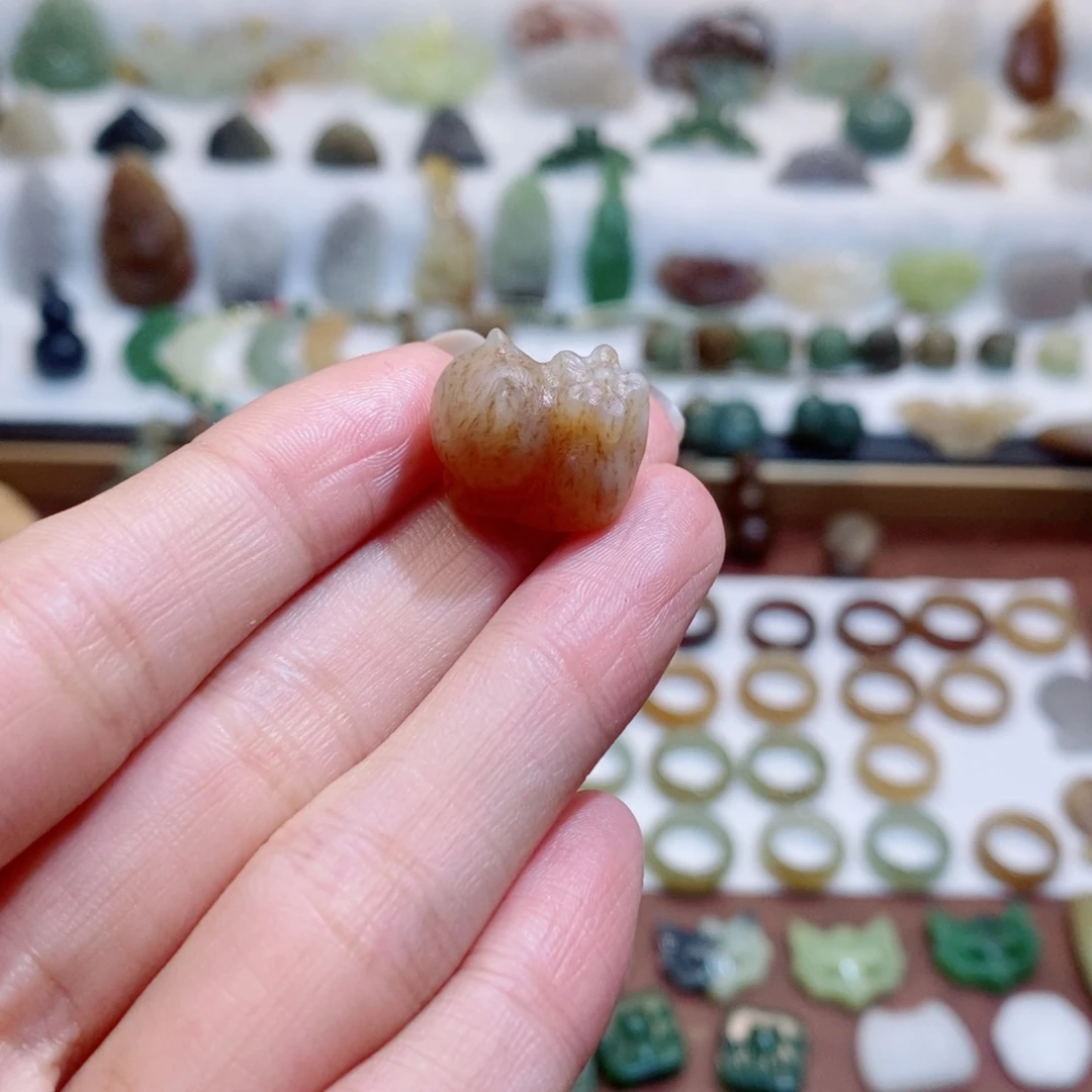 碳****和田玉未镶嵌颈饰