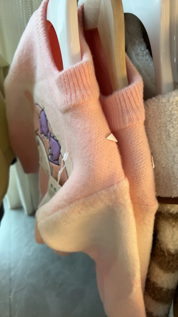 139女童粉红毛衣