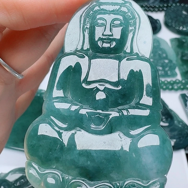 翡翠未镶嵌颈饰多样性发其一