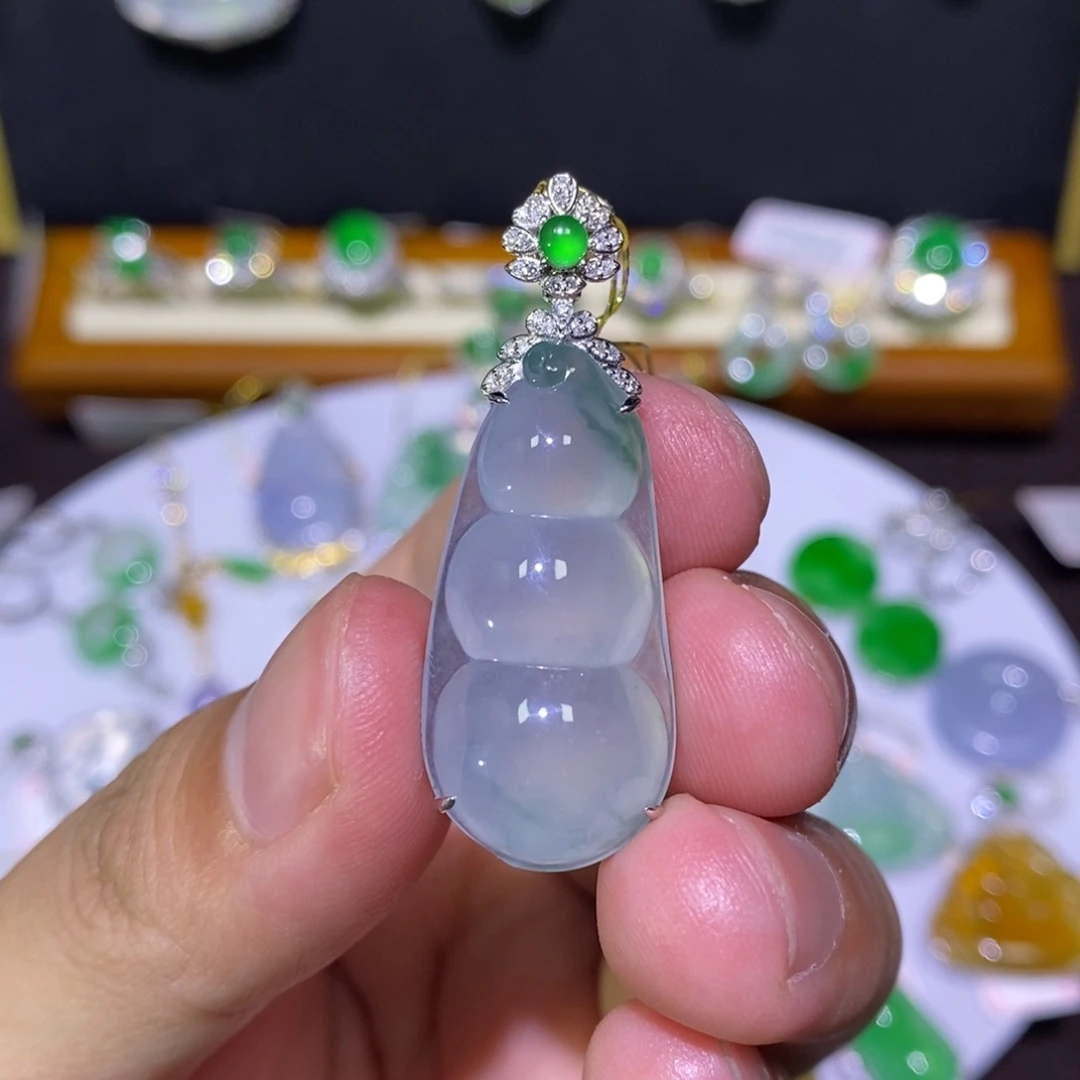 【闪购商品】吊坠(不含链)18K金镶嵌翡翠