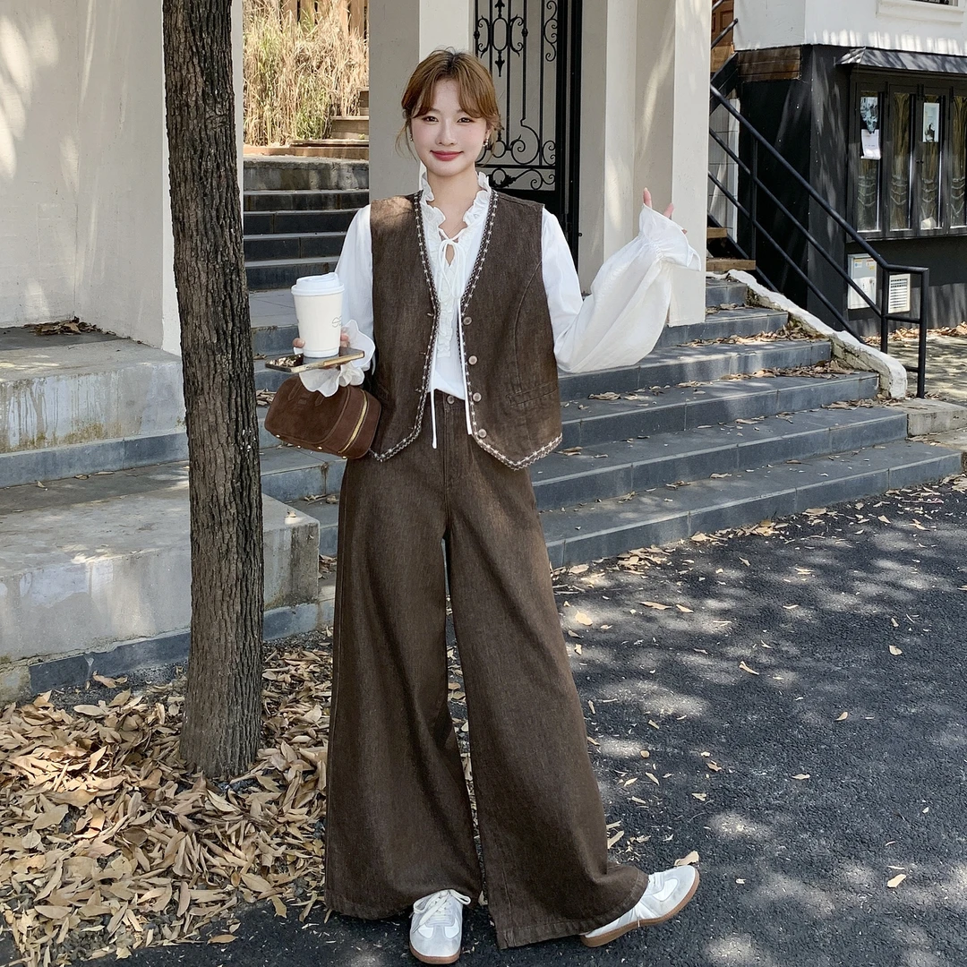 气质一整套ootd穿搭新款气质高级感咖色马甲阔腿裤衬衫三件套女